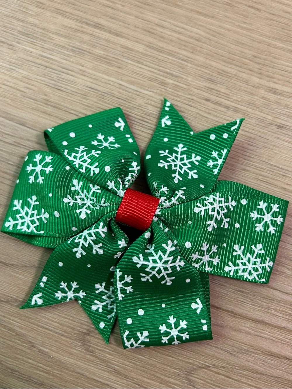 7 Kids Hair Bow Set for Christmas-Holiday Bows, Santa, Hat Clip Hair accessories
